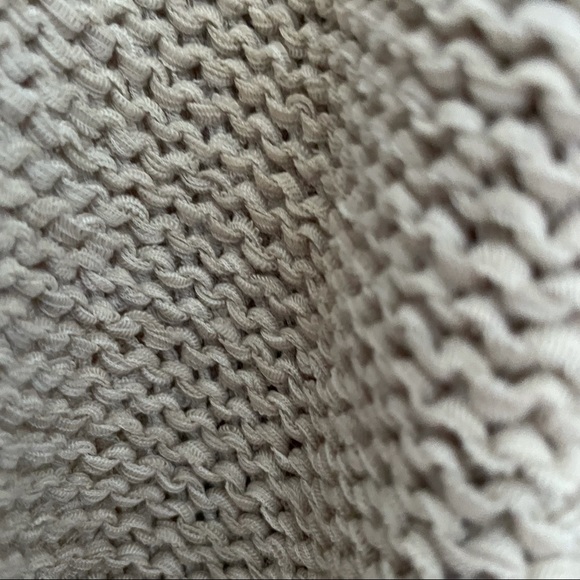 EMBOSSED • Chunky Knit Back Cutouts Sweater Beige • Size Small - Picture 5 of 8